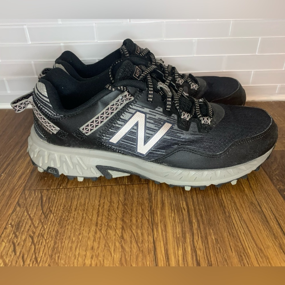 New Balance 410 v6 Women’s Size 8.5